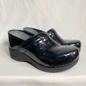 Dansko | XP 2.0 Floral Patent Leather Performance Clogs Size US 6.5-7